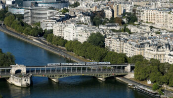 JO de Paris : la passerelle du pont de Bir-Hakeim, qui menace de s’effondrer, fermée de toute urgence