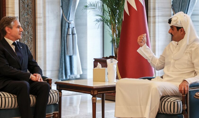 Le secrétaire d'Etat américain, Antony Blinken, rencontre l'émir du Qatar, Tamim ben Hamad Al-Thani, au palais de Lusail, le 12 juin 2024