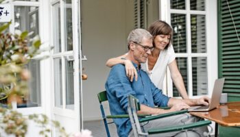 Mit dem Verkauf der Immobilie an den Ehepartner Steuern sparen