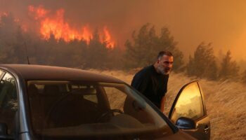 25 Meter hohe Flammen: Flammen-Inferno in Griechenland: Großbrände zerstören mehrere Orte