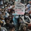 Bangladesch: Demonstranten stürmen Palast von Sheikh Hasina