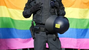 CSD Frankfurt und Bautzen: Zwischen Partystimmung und Angst - LGBTQ+ Paraden im Fokus