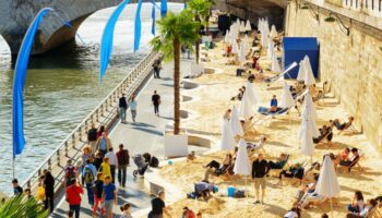 Chaque année, cet habitant de Saint-Tropez part en vacances trois semaines à Paris Plages