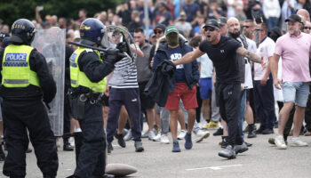 Dans les émeutes au Royaume-Uni, des quadras et des quinquas radicalisés