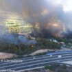 Declarado un incendio forestal en Benidorm que obliga a cortar la AP-7 y el suministro eléctrico