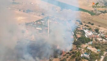 Desalojados 80 vecinos de Las Herencias (Toledo) por un incendio que ha dañado 40 casas