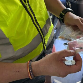 Detienen a 21 jóvenes por tráfico de drogas de camino a un festival de música en Valencia