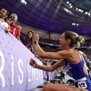 Divided fans react to Olympian's 'brave' move to propose to boyfriend at finish line