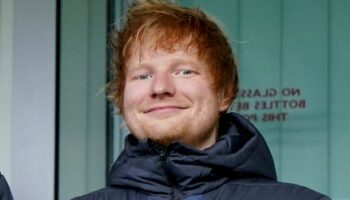 Ed Sheeran kauft sich bei Lieblingsverein ein – und schwoft neben Taylor Swift