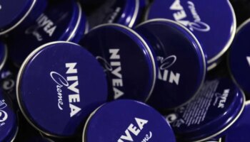 El truco casero de mezclar una cuchara de Nivea con limón que está siendo un éxito en los hogares de España