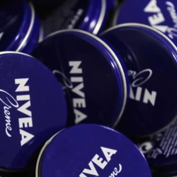 El truco casero de mezclar una cuchara de Nivea con limón que está siendo un éxito en los hogares de España