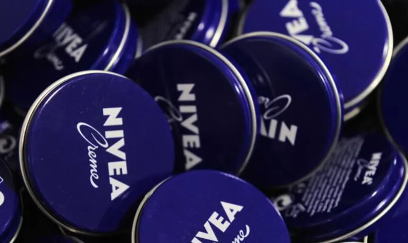 El truco casero de mezclar una cuchara de Nivea con limón que está siendo un éxito en los hogares de España