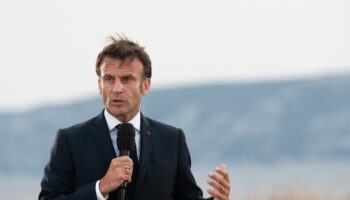 Emmanuel Macron ira bien se baigner dans la Seine « mais pas forcément dans cette vie-là »