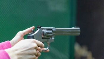 Escrime – L’Américain Mitchell Saron remporte son duel en utilisant un Smith&Wesson