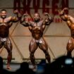 Bodybuilder posieren bei der "Dubai Pro" am 28. Juli 2024