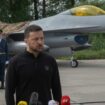 F-16 Kampfjets: Wolodymyr Selenskyj stellt neue Flugzeuge vor