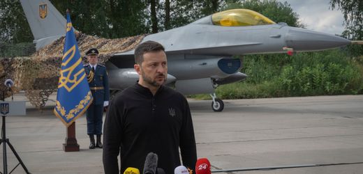 F-16 Kampfjets: Wolodymyr Selenskyj stellt neue Flugzeuge vor