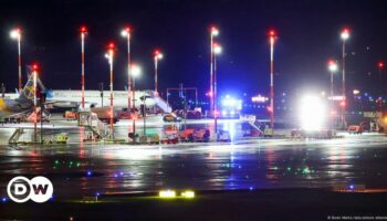 Germany: Police stop climate protesters at Hamburg Airport