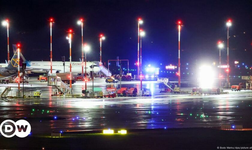 Germany: Police stop climate protesters at Hamburg Airport