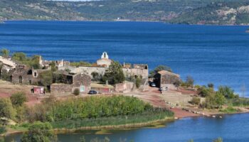 Hérault : la baignade interdite au lac de Salagou en raison de la présence de cyanobactéries