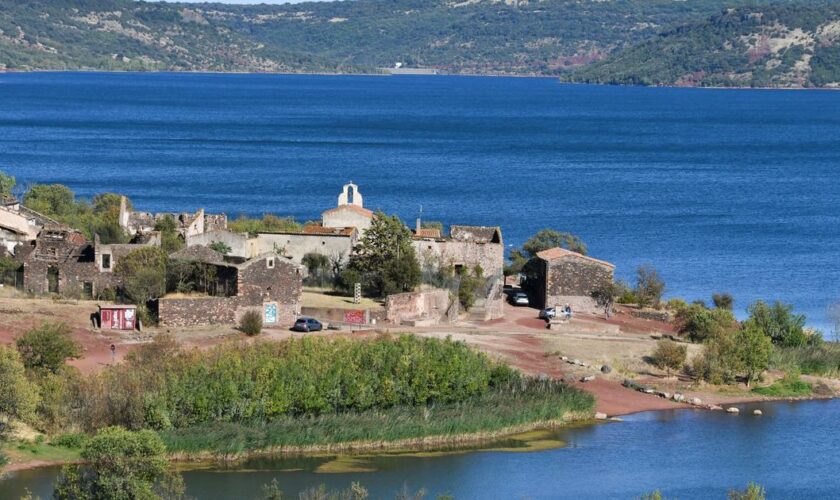 Hérault : la baignade interdite au lac de Salagou en raison de la présence de cyanobactéries