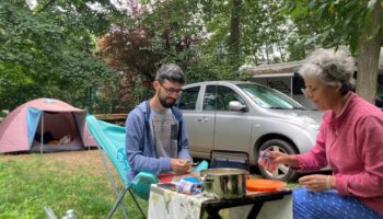 « Il faut tout calculer » : sandwichs, nuits en camping, places gratuites… ils vivent les JO en mode économique