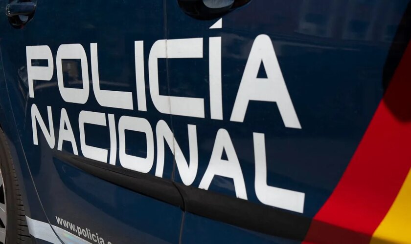 Investigan la muerte de un hombre por un disparo en la espalda en un chalé de Estepona, Málaga