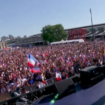 JO Paris 2024 : en vidéo, l’arrivée en rock star de Léon Marchand au Club France