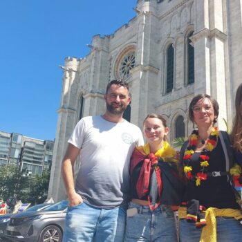 JO Paris 2024 : la « wonderful » balade des touristes étrangers, du Stade de France à la basilique Saint-Denis