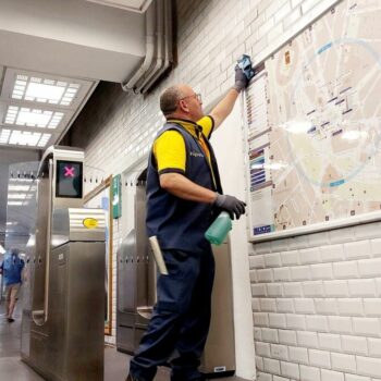 JO Paris 2024 : stations, quais, rames… Ils nettoient le métro et « ça se voit »