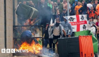 Keir Starmer condemns 'far-right thuggery' after another day of violence