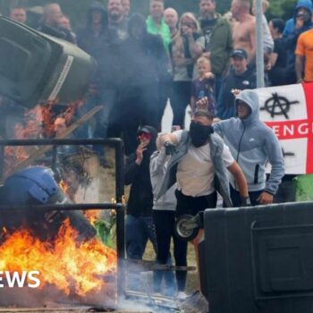 Keir Starmer condemns 'far-right thuggery' after another day of violence