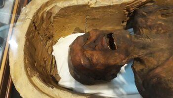 Le mystère de la momie égyptienne retrouvée bouche grande ouverte