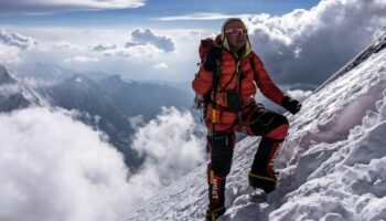 Les aventuriers de l’extrême : l’alpiniste Sophie Lavaud, la reine des quatorze toits du monde