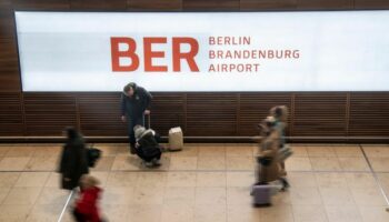 Am Flughafen BER fand eine Protestaktin der Klima-Initative Letzte Generation statt. (Archivbild) Foto: Paul Zinken/dpa