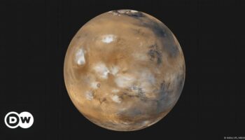 Liquid ocean discovered beneath Mars surface