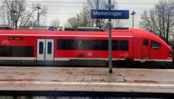 Memmingen: Polizei räumt Zug und Bahnhof wegen Mann mit Kampfmesser