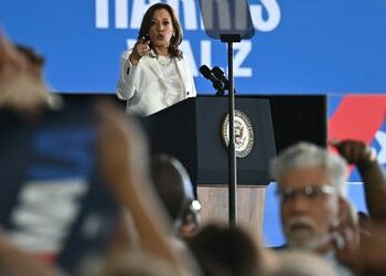 Neue Umfragen sehen Harris in drei Swing States vor Trump