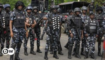 Nigeria: Police increase presence on 10th day of protests