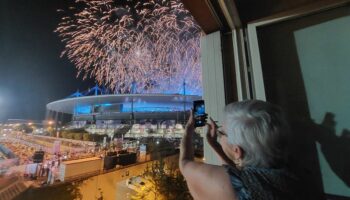 « On n’a jamais vu ça » : au Gai Logis, face au Stade de France, on a vibré pour la cérémonie de clôture des JO