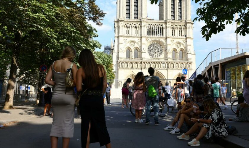 «On voulait profiter des dernières heures des JO» : les Parisiens et les touristes savourent avant la cérémonie de clôture