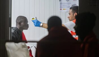 Rescatan una patera con 58 adultos y un menor cerca de Fuerteventura