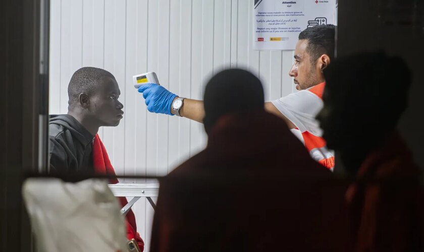 Rescatan una patera con 58 adultos y un menor cerca de Fuerteventura