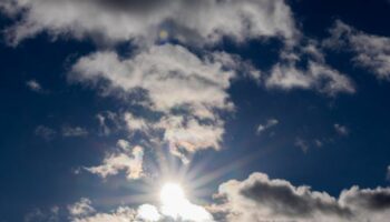 Nach dicken Wolken wird es immer wärmer Foto: Rolf Vennenbernd/dpa