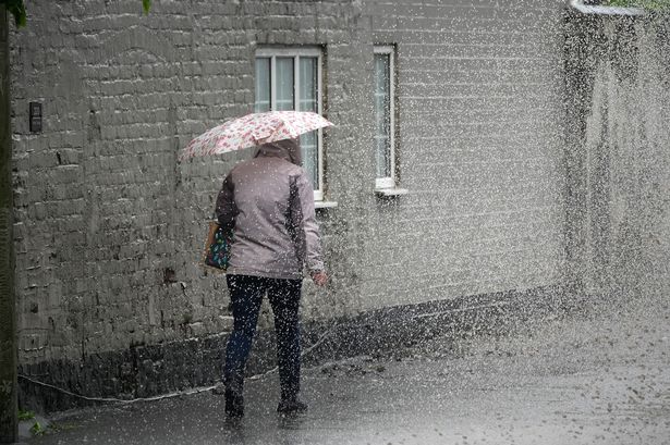 UK weather: Met Office warns Brits to charge all mobile phones and prepare