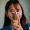 Une glace au sirop pour la toux «menace la sécurité» des Malaisiens