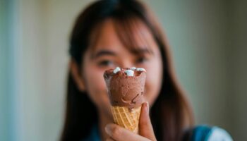 Une glace au sirop pour la toux «menace la sécurité» des Malaisiens