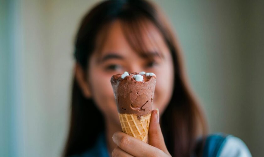 Une glace au sirop pour la toux «menace la sécurité» des Malaisiens