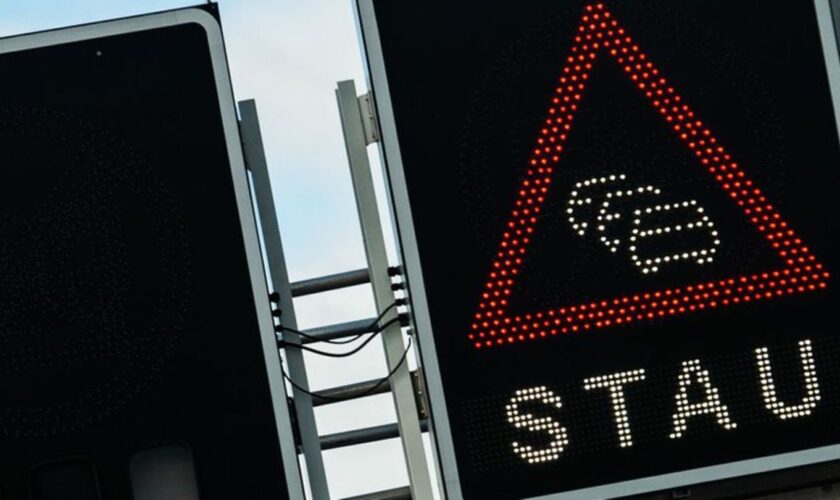 Urlaubszeit ist auch Stauzeit. Am Sonntag war viel los auf den Autobahnen (Symbolbild) Foto: Lino Mirgeler/dpa