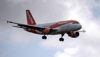 easyJet flight forced to abort landing in Manchester as wild winds batter runway